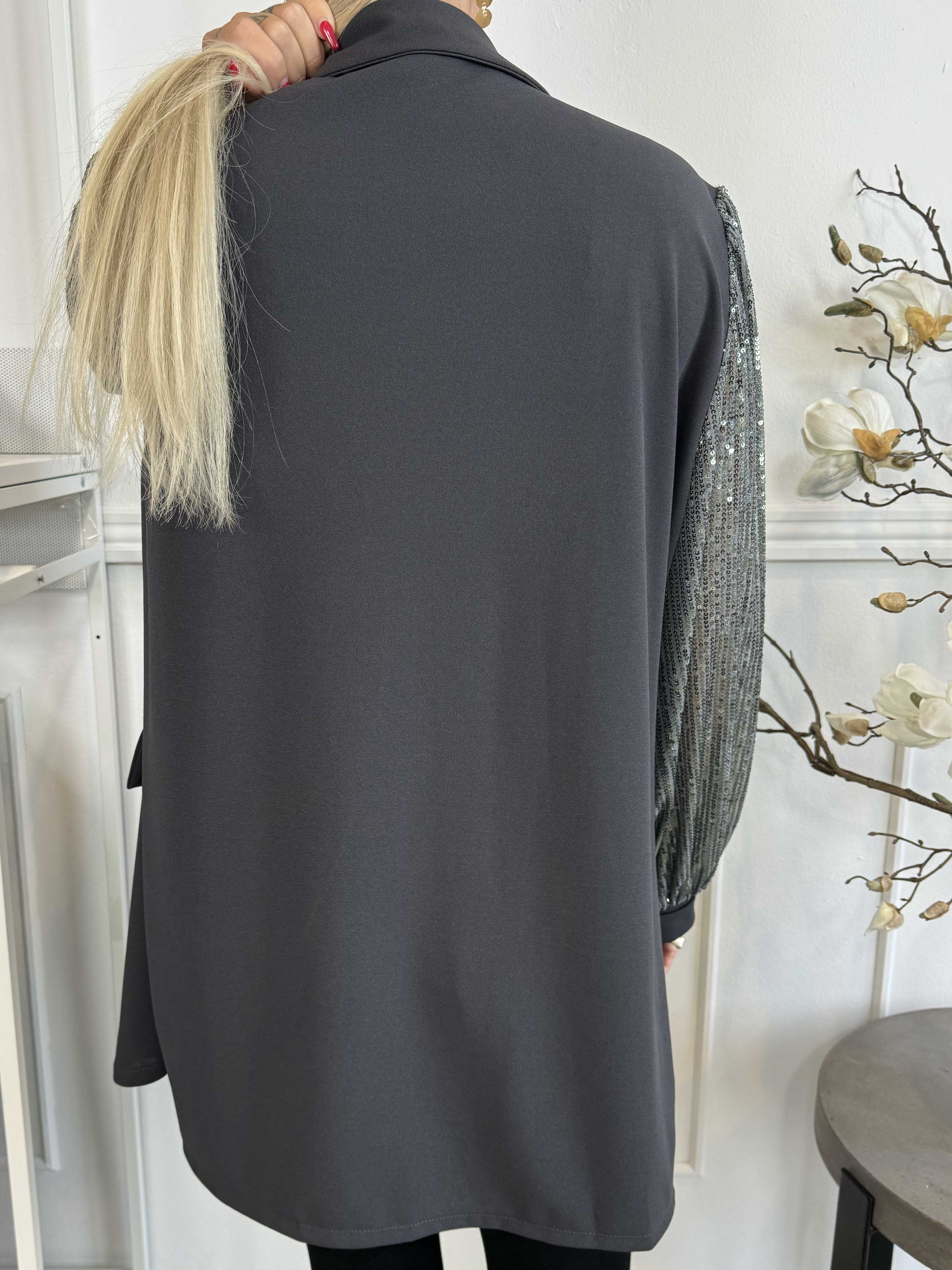 Kata - Oversized kavaj med paljettärmar